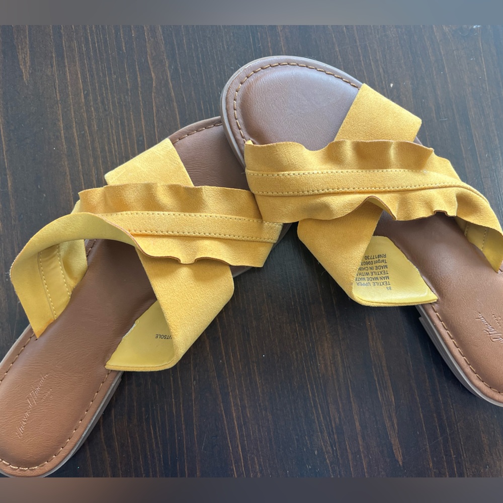 Universal Threads Sandals  Size 8 1/2  Mustard color